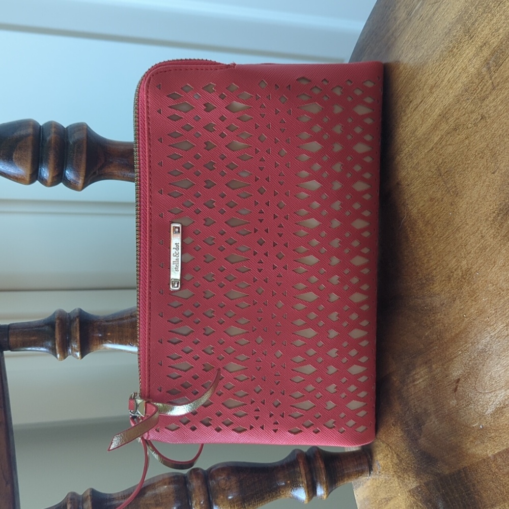 Stella and Dot Clutch